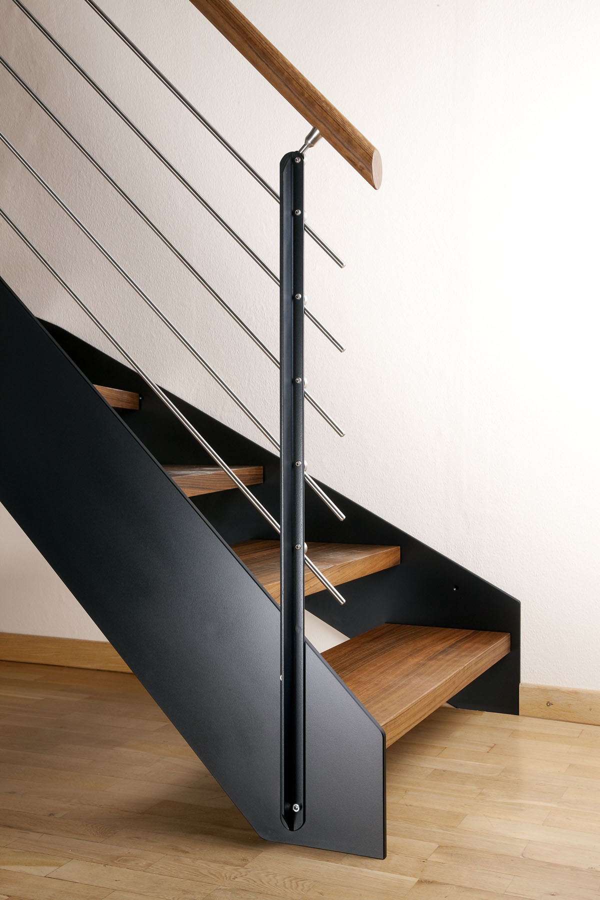 funktionelle-stahlgel-nder-f-r-ihre-treppe